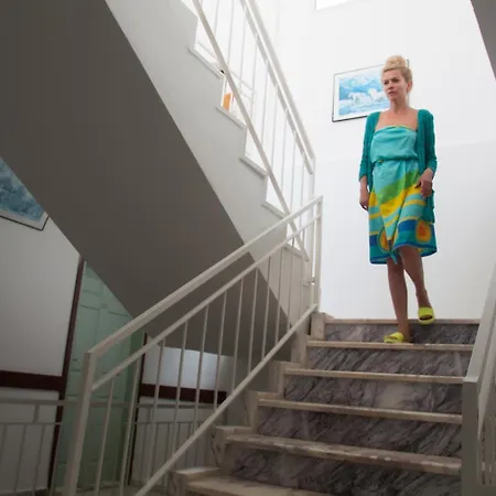 Yakut מלון דירות דליאן